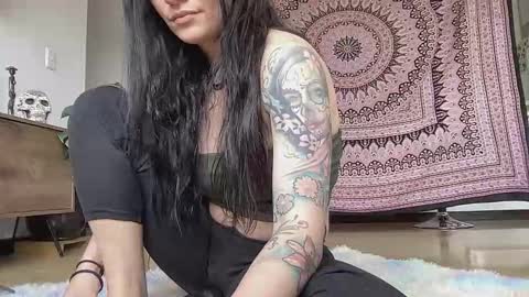 Snapshot of christine_f chatting on 4, 11, 2025 Val riess -- Instagram free online show from 4, 11, 2025