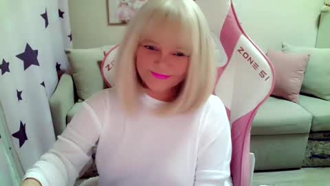 Snapshot of christirose chatting on 1, 11, 2025 Christi online show from 1, 11, 2025