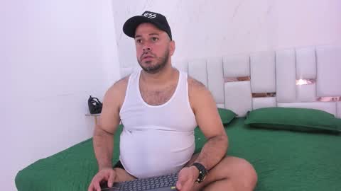 Snapshot of christopher_cruz_ chatting on 14, 12, 2025 christopher_cruz_ online show from 14, 12, 2025