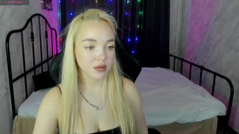 Snapshot of christy_little chatting on 27, 2, 2025 hristy3 online show from 27, 2, 2025