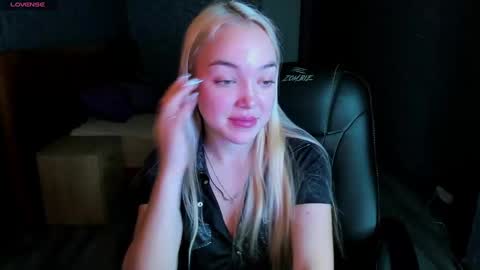 Snapshot of christy_little chatting on 28, 2, 2025 hristy3 online show from 28, 2, 2025