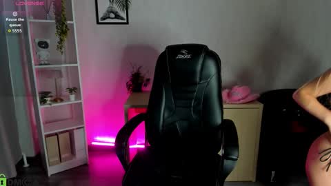 Snapshot of christy_little chatting on 9, 9, 2025 hristy3 online show from 9, 9, 2025