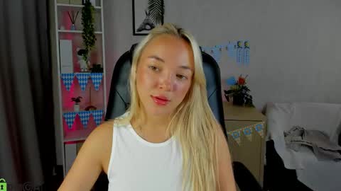 Snapshot of christy_little chatting on 29, 9, 2025 hristy3 online show from 29, 9, 2025