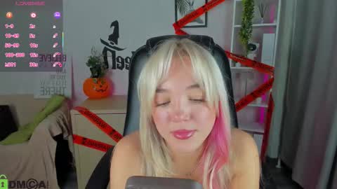 Snapshot of christy_little chatting on 30, 10, 2025 hristy3 online show from 30, 10, 2025