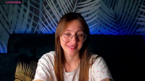 Snapshot of christycrayme chatting on 13, 10, 2025 ChristyCrayme online show from 13, 10, 2025