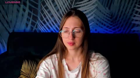 Snapshot of christycrayme chatting on 15, 10, 2025 ChristyCrayme online show from 15, 10, 2025