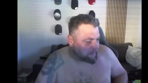 Snapshot of chrizz80 chatting on 20, 12, 2025 Chrizz online show from 20, 12, 2025