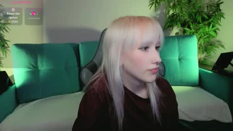 EvaBlonde TayaBrunette EliieBlack hair online show from 8, 3, 2026