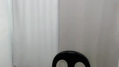 Snapshot of cici_02 chatting on 30, 10, 2025 call me Cici online show from 30, 10, 2025