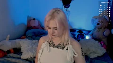 Snapshot of cigaretteduringsex chatting on 13, 10, 2025 Helen and Teya online show from 13, 10, 2025