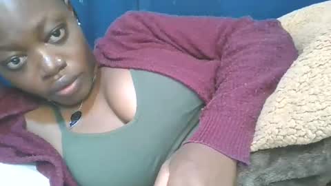 Snapshot of cilia_petite chatting on 13, 10, 2025 cilia petite online show from 13, 10, 2025