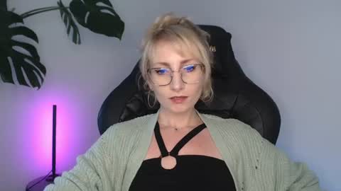 Snapshot of cinderellamoon chatting on 12, 6, 2026 Cinderella online show from 12, 6, 2026
