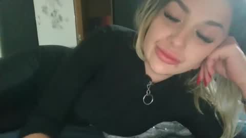 Snapshot of cindysweet24 chatting on 17, 1, 2025 GreenKarina online show from 17, 1, 2025