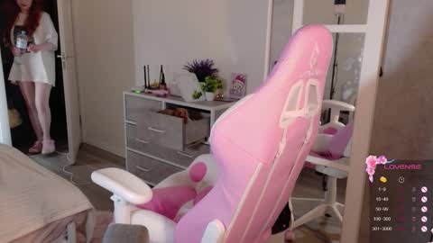 Snapshot of cinnabongirls chatting on 23, 12, 2025 Maddy online show from 23, 12, 2025