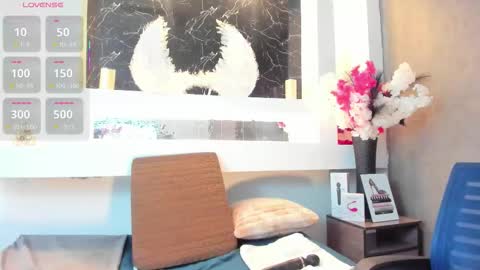 Cinthya  online show from 4, 11, 2025