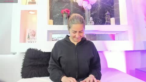 Cinthya  online show from 16, 5, 2026