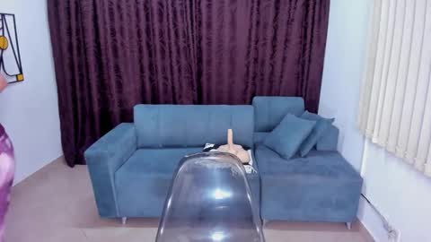 Snapshot of cintiagreyx chatting on 5, 11, 2025 CINTIA online show from 5, 11, 2025