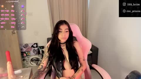 Snapshot of circe_l chatting on 7, 11, 2025 Paulina online show from 7, 11, 2025