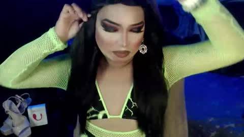 Snapshot of cj_parker69 chatting on 12, 11, 2025 QUEEN CESS online show from 12, 11, 2025