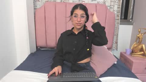 claire aristizabal online show from 22, 11, 2025