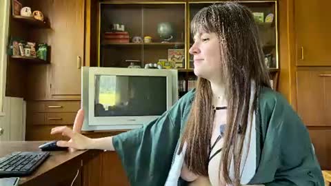 Snapshot of claire_moulin chatting on 17, 6, 2026 Claire Moulin online show from 17, 6, 2026