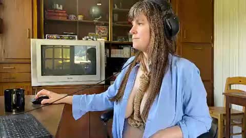 Snapshot of claire_moulin chatting on 1, 7, 2026 Claire Moulin online show from 1, 7, 2026