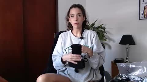 clairevarhol online show from 18, 10, 2025