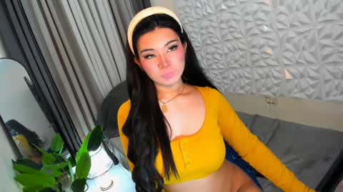 Snapshot of claraakhasova chatting on 1, 1, 2025 Samantha online show from 1, 1, 2025