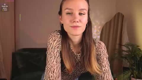 Snapshot of clare_ff chatting on 2, 10, 2025 Claire online show from 2, 10, 2025