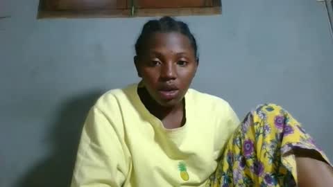 Snapshot of clarisse98 chatting on 10, 11, 2025 clarisse98 online show from 10, 11, 2025