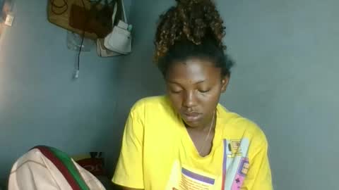 Snapshot of clarisse98 chatting on 2, 12, 2025 clarisse98 online show from 2, 12, 2025