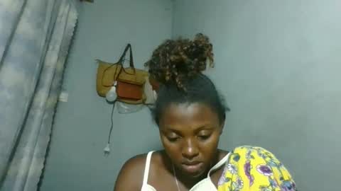 Snapshot of clarisse98 chatting on 3, 12, 2025 clarisse98 online show from 3, 12, 2025