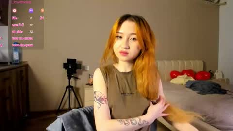 Snapshot of clarity_yumi chatting on 15, 12, 2025 Yumi online show from 15, 12, 2025