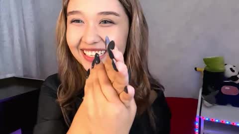 Snapshot of clary_cloud chatting on 21, 11, 2025 Lara online show from 21, 11, 2025