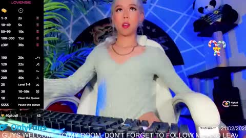 Snapshot of claudia_cooper chatting on 22, 2, 2025 online show from 22, 2, 2025