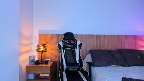 claytonburgues online show from 8, 4, 2026