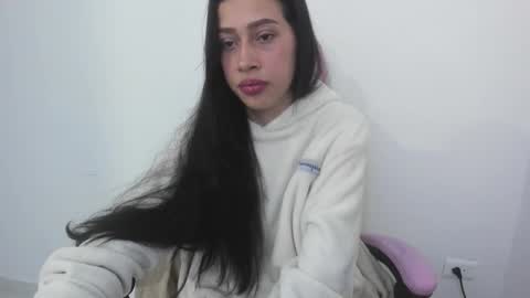 Snapshot of cleosexxx chatting on 24, 9, 2025 cleo y maikol online show from 24, 9, 2025