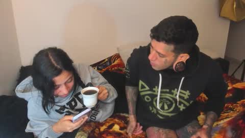 Snapshot of cleosexxx chatting on 17, 10, 2025 cleo y maikol online show from 17, 10, 2025