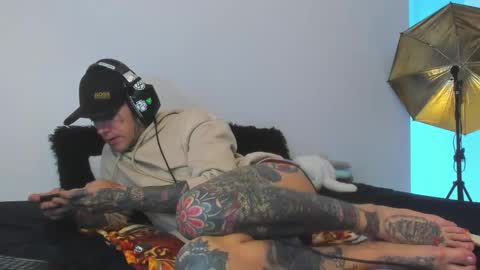 Snapshot of cleosexxx chatting on 18, 10, 2025 cleo y maikol online show from 18, 10, 2025