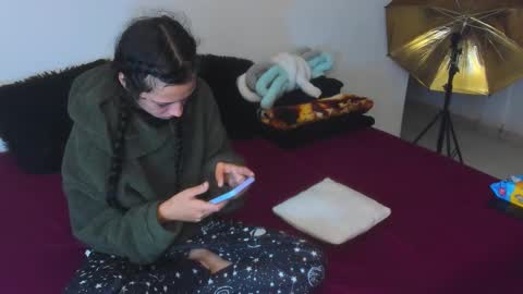 Snapshot of cleosexxx chatting on 22, 10, 2025 cleo y maikol online show from 22, 10, 2025