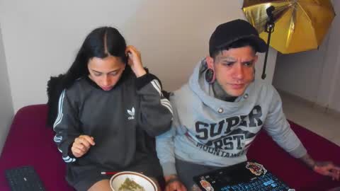 Snapshot of cleosexxx chatting on 27, 10, 2025 cleo y maikol online show from 27, 10, 2025