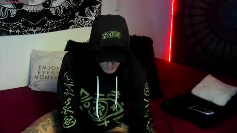 Snapshot of cleosexxx chatting on 10, 11, 2025 cleo y maikol online show from 10, 11, 2025