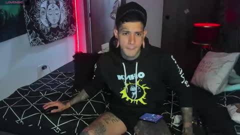 Snapshot of cleosexxx chatting on 17, 11, 2025 cleo y maikol online show from 17, 11, 2025