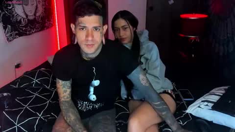 Snapshot of cleosexxx chatting on 19, 11, 2025 cleo y maikol online show from 19, 11, 2025