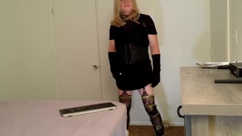 Snapshot of cleverafter8 chatting on 21, 11, 2025 SecretSissyLv online show from 21, 11, 2025