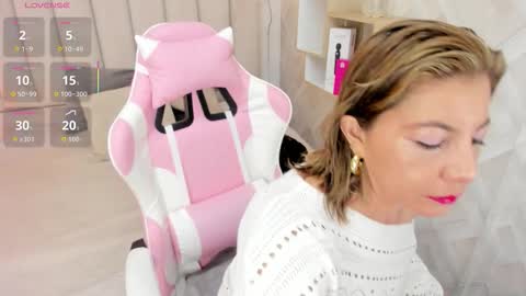 Snapshot of clhoe_johnson_ chatting on 17, 12, 2025 clhoe_johnson_ online show from 17, 12, 2025