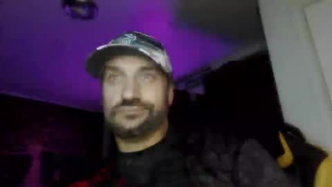 Snapshot of clintwood12 chatting on 25, 11, 2025 chad online show from 25, 11, 2025