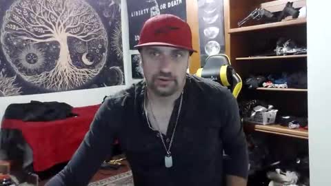 Snapshot of clintwood12 chatting on 17, 12, 2025 chad online show from 17, 12, 2025