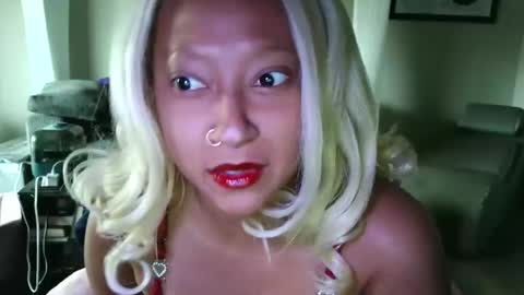 Snapshot of clioenchants chatting on 25, 11, 2025 High Queen Clio online show from 25, 11, 2025