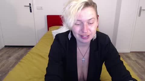 Snapshot of clittytastic chatting on 21, 2, 2025 Syl online show from 21, 2, 2025